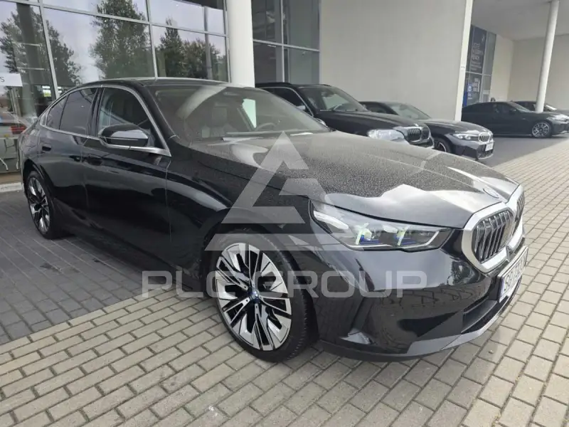 2023 BMW 530