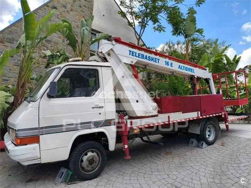 1996 Nissan Trade