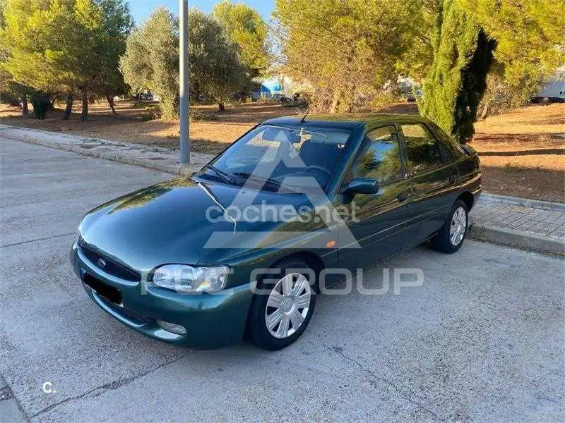 1999 Ford ESCORT