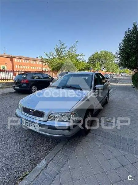 2000 Volvo S40