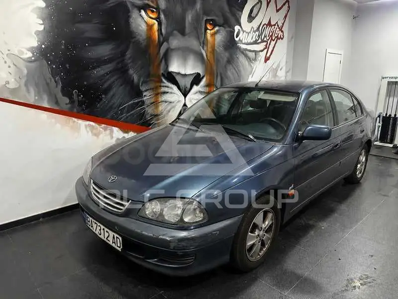 2000 Toyota Avensis