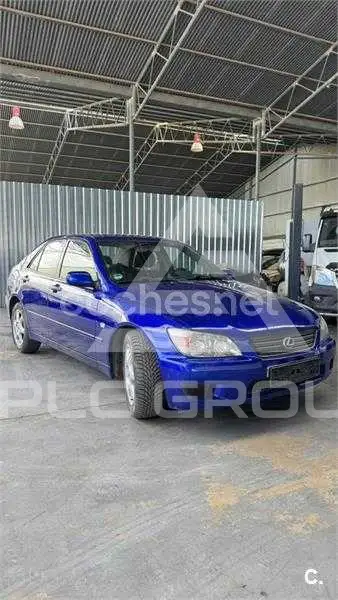 2001 Lexus IS