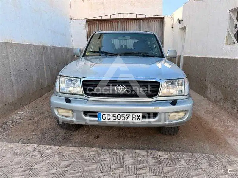 2001 Toyota LAND CRUISER