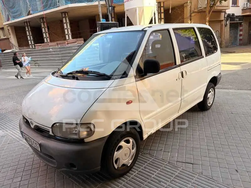 2002 Nissan Serena