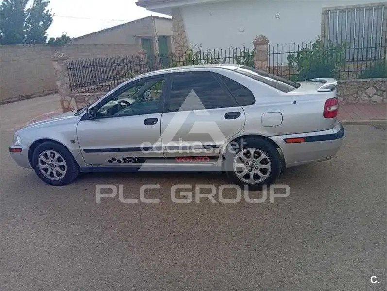 2002 Volvo S40