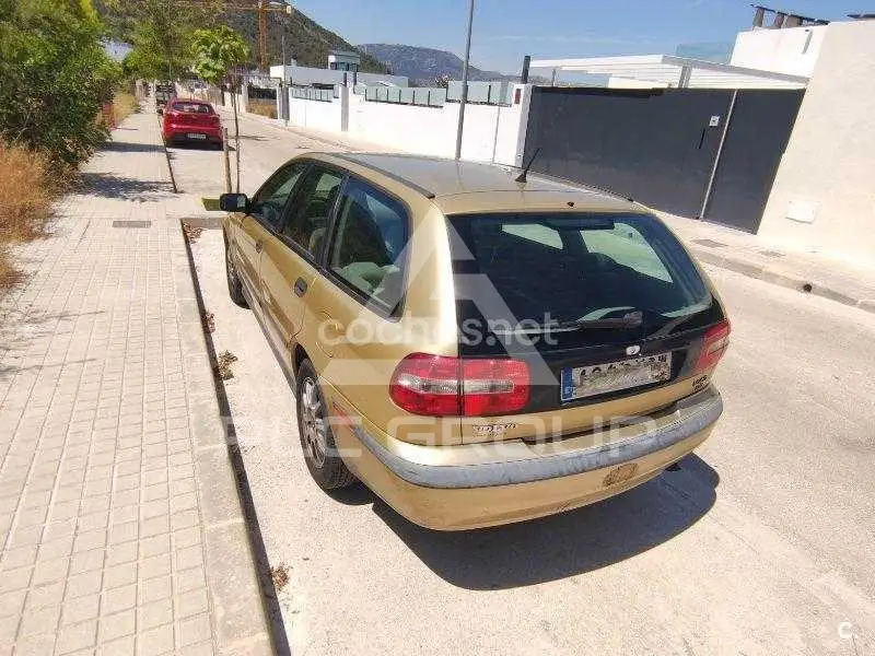2002 Volvo V40