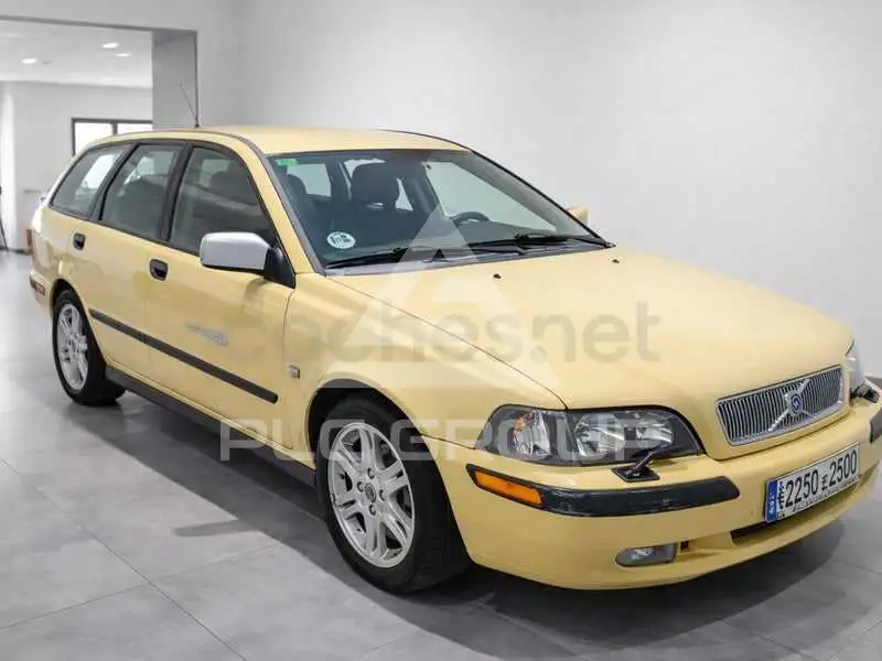 2002 Volvo V40