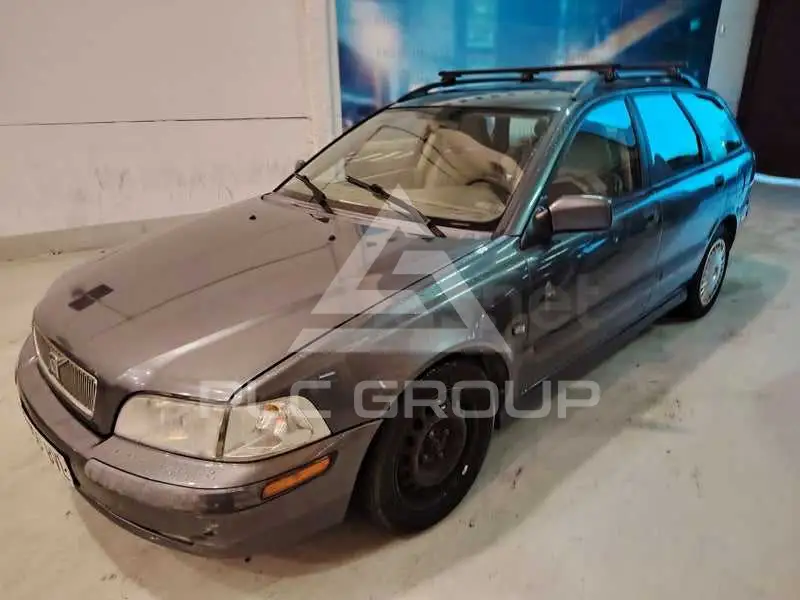2002 Volvo V40