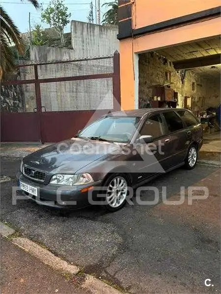 2002 Volvo V40