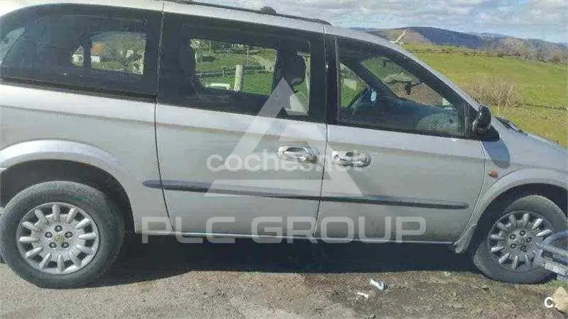 2004 Chrysler Grand Voyager