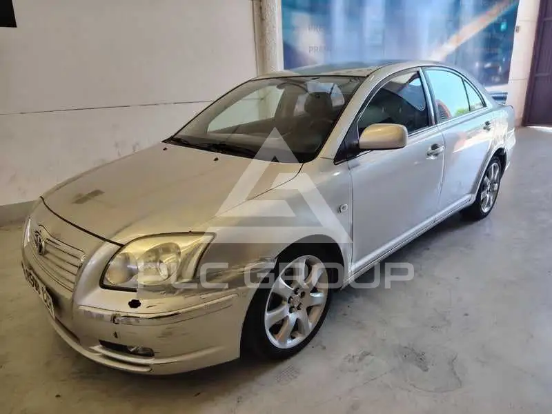 2004 Toyota Avensis