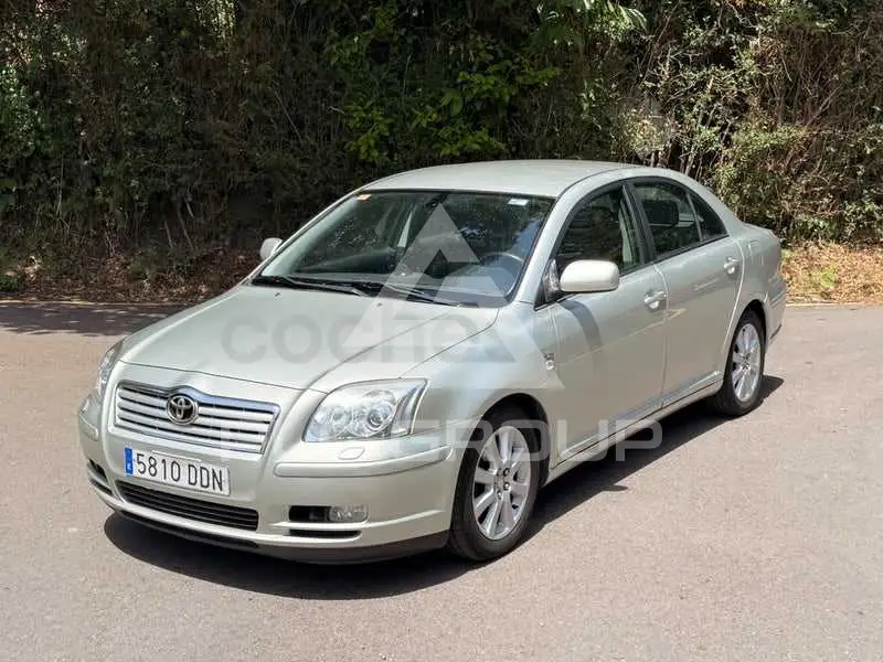 2004 Toyota Avensis