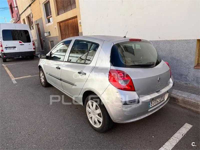 2004 Renault Clio