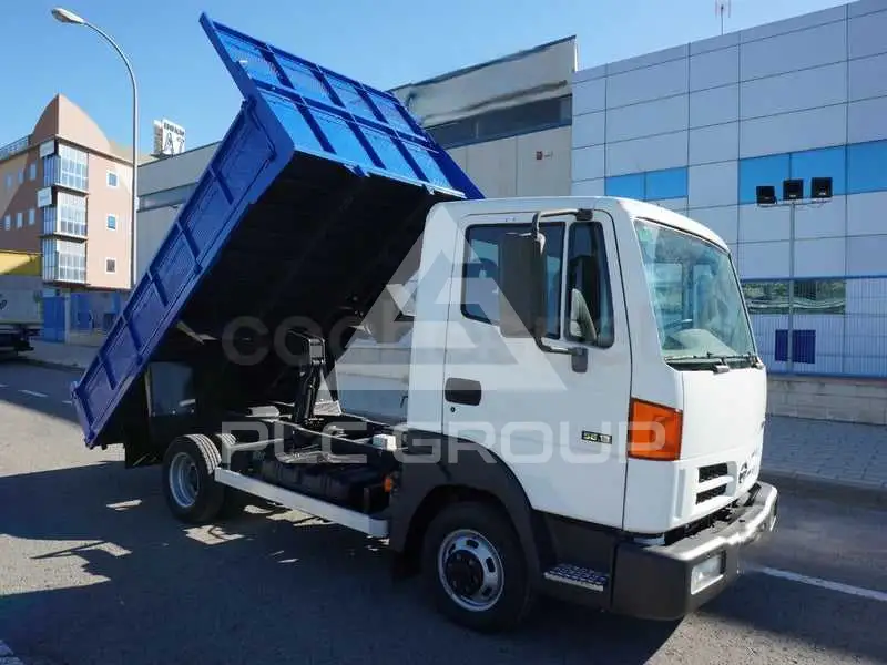 2005 Nissan 