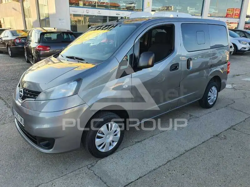 2010 Nissan NV 200