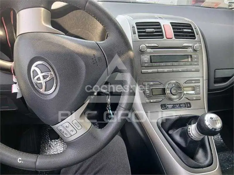 2010 Toyota AURIS