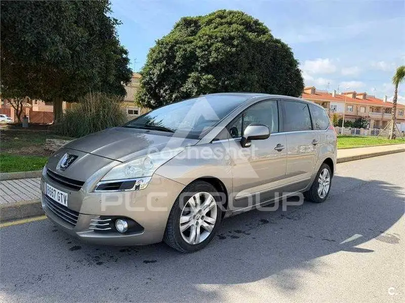 2010 Peugeot 5008