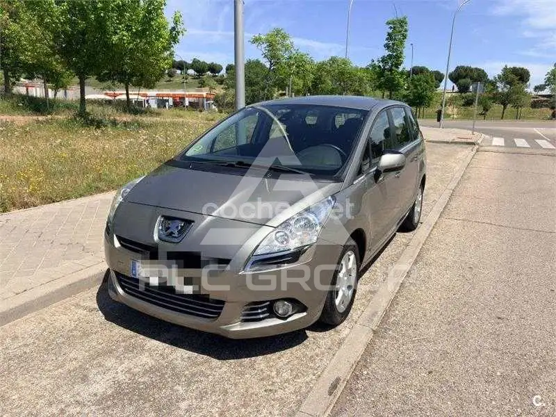 2010 Peugeot 5008