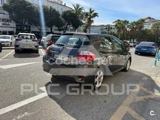 2011 Toyota AURIS