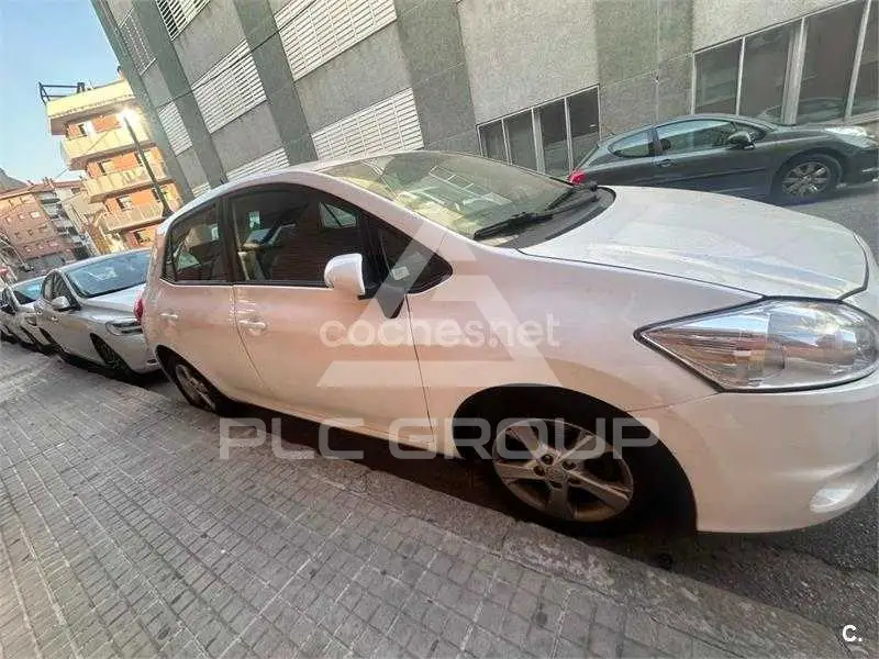2011 Toyota AURIS