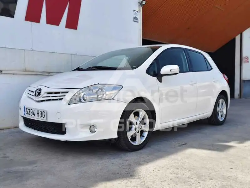 2011 Toyota AURIS