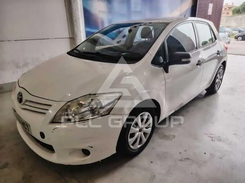 2011 Toyota AURIS