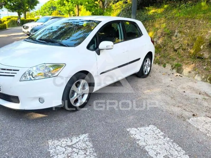 2011 Toyota AURIS