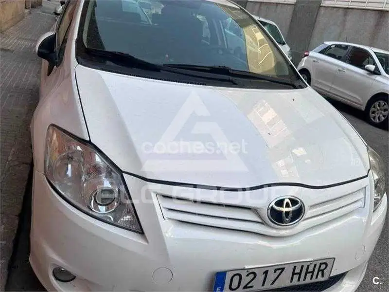 2011 Toyota AURIS