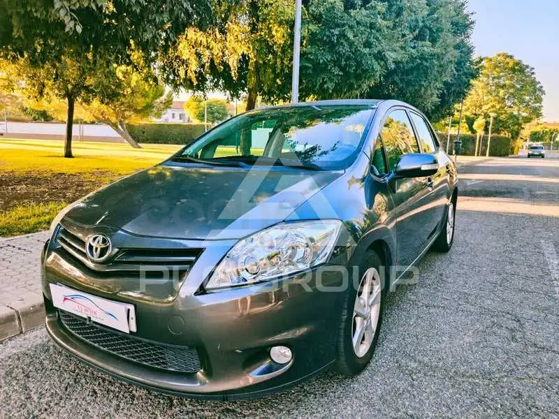 2011 Toyota AURIS