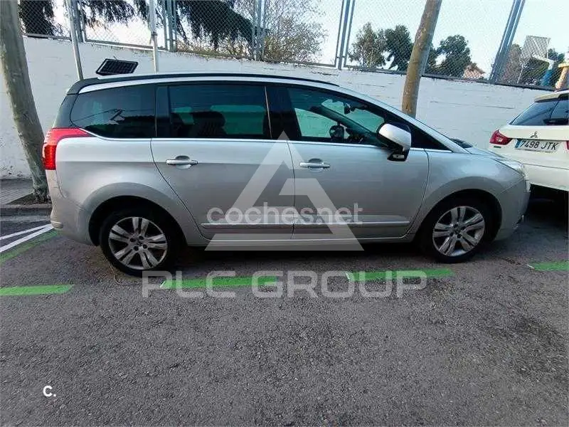 2011 Peugeot 5008