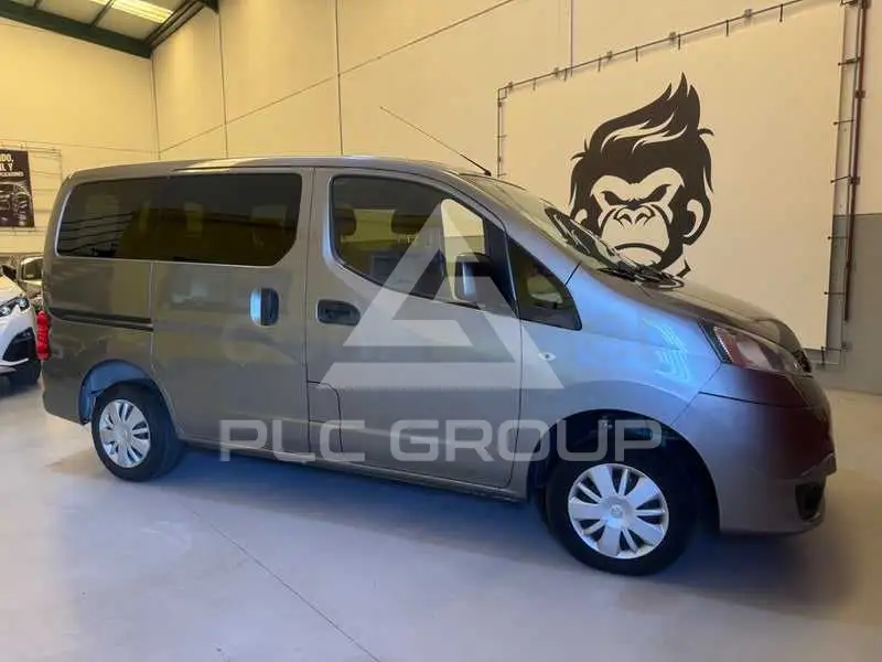 2012 Nissan NV 200