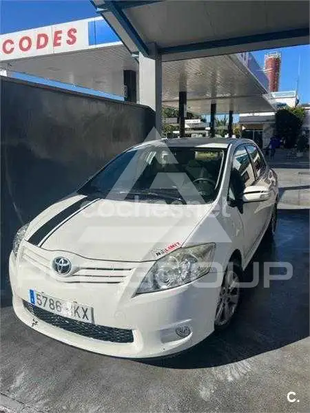 2012 Toyota AURIS