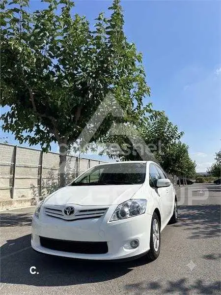 2012 Toyota AURIS