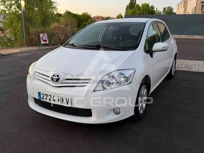 2012 Toyota AURIS