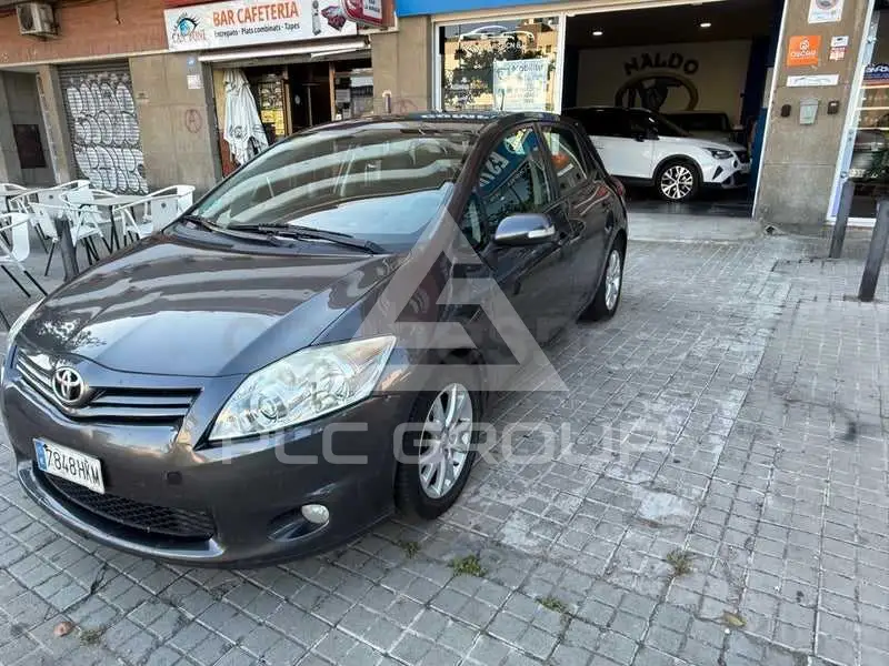 2012 Toyota AURIS