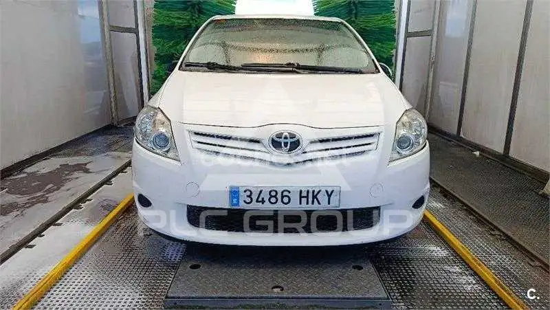 2012 Toyota AURIS