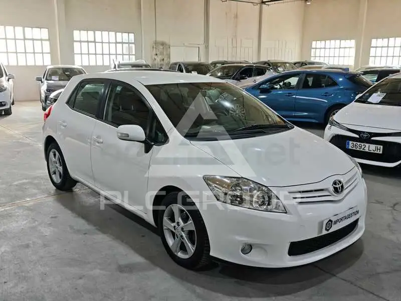 2012 Toyota AURIS