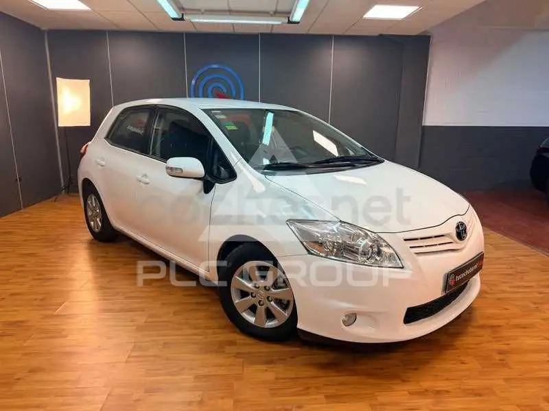 2012 Toyota AURIS
