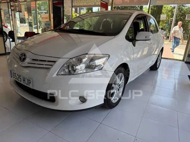 2012 Toyota AURIS