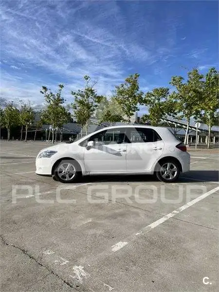2012 Toyota AURIS