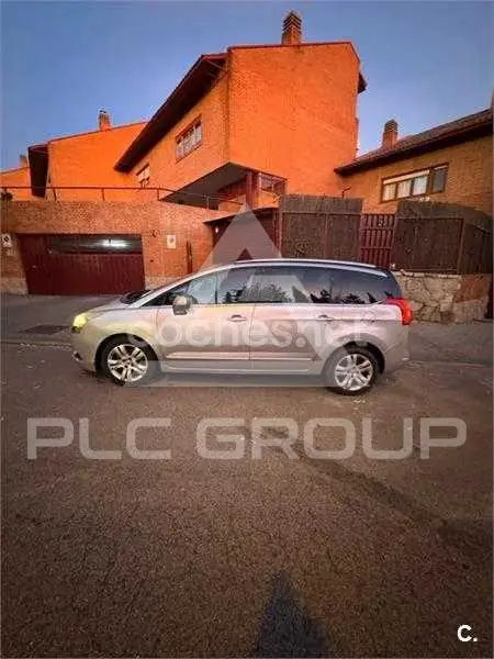 2012 Peugeot 5008