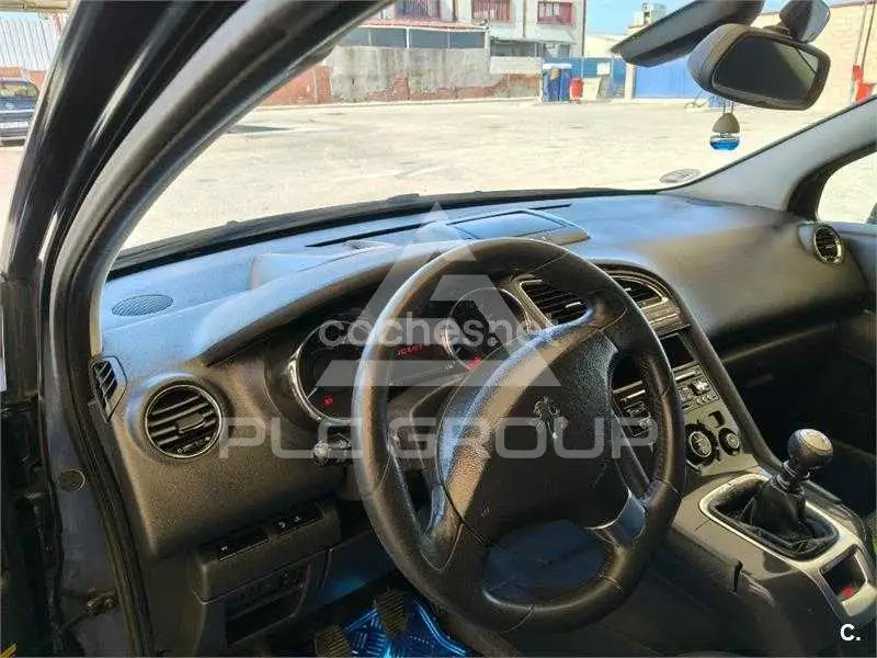 2012 Peugeot 5008