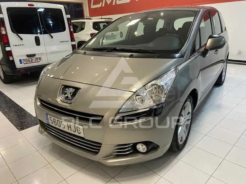 2012 Peugeot 5008