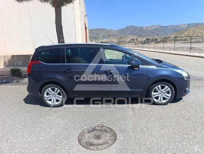 2012 Peugeot 5008