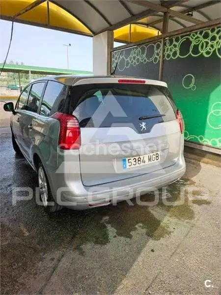 2012 Peugeot 5008