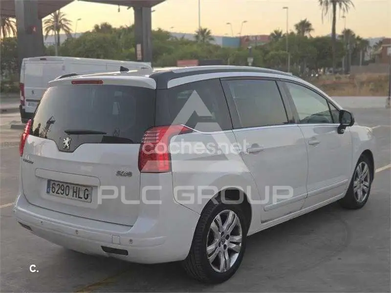 2012 Peugeot 5008