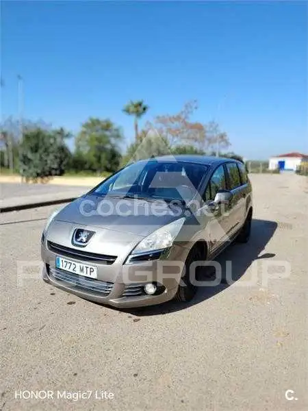 2012 Peugeot 5008