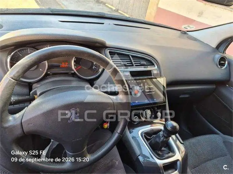 2012 Peugeot 5008