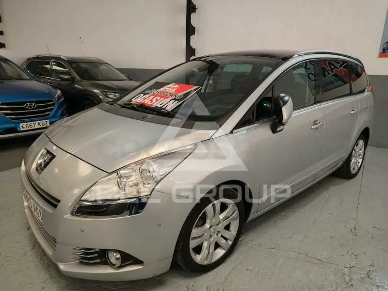 2012 Peugeot 5008