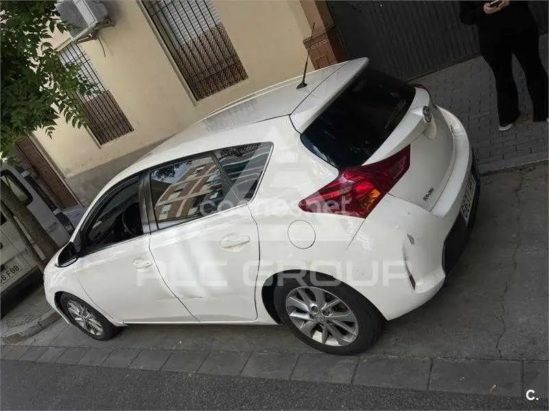 2013 Toyota AURIS